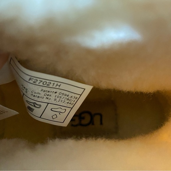 UGG Classic Clear Mini Boots NWT Size 5 - Picture 6 of 8